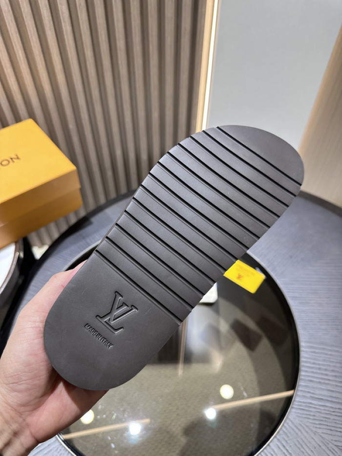 Lou1su1tt slides