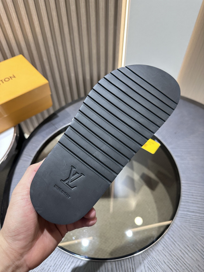 Lou1su1tt slides