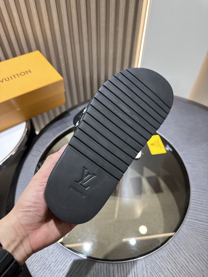 Lou1su1tt slides