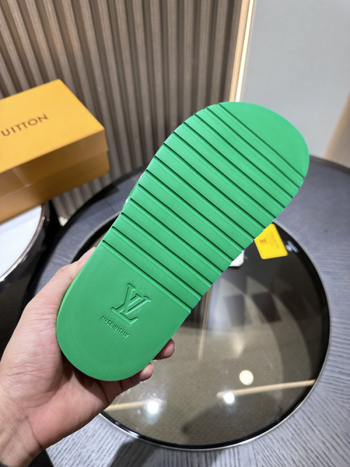 Lou1su1tt slides