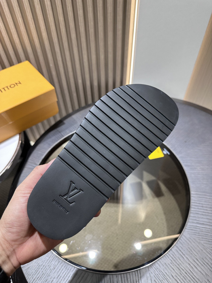 Lou1su1tt slides