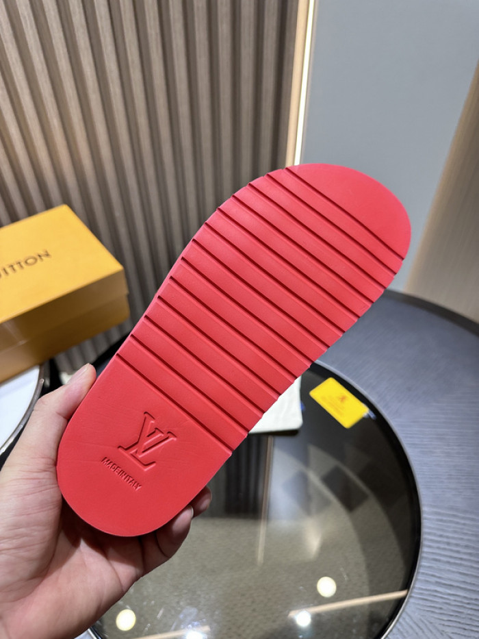 Lou1su1tt slides