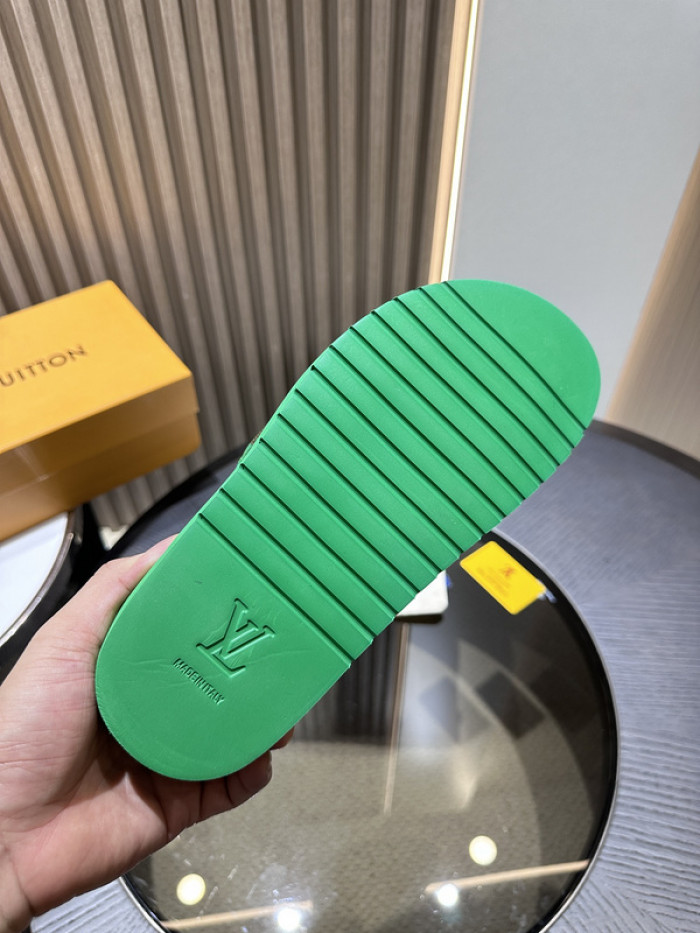 Lou1su1tt slides