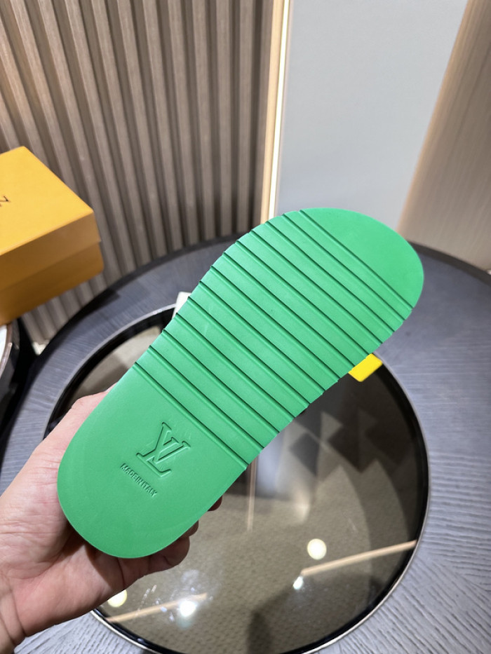 Lou1su1tt slides