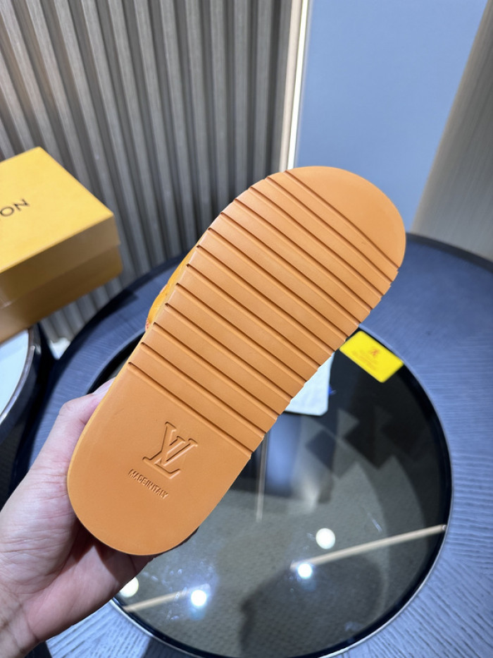 Lou1su1tt slides