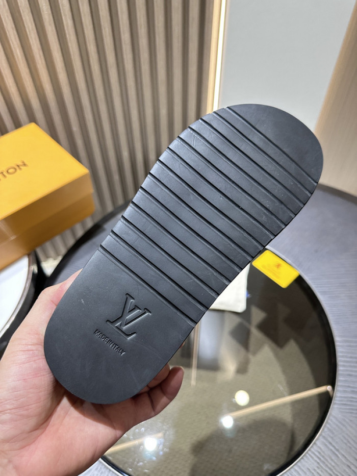Lou1su1tt slides