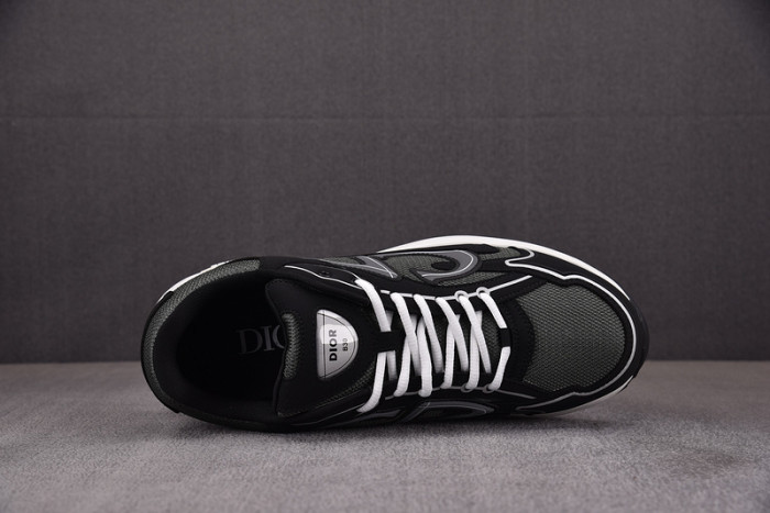 D10R B30 SNEAKER