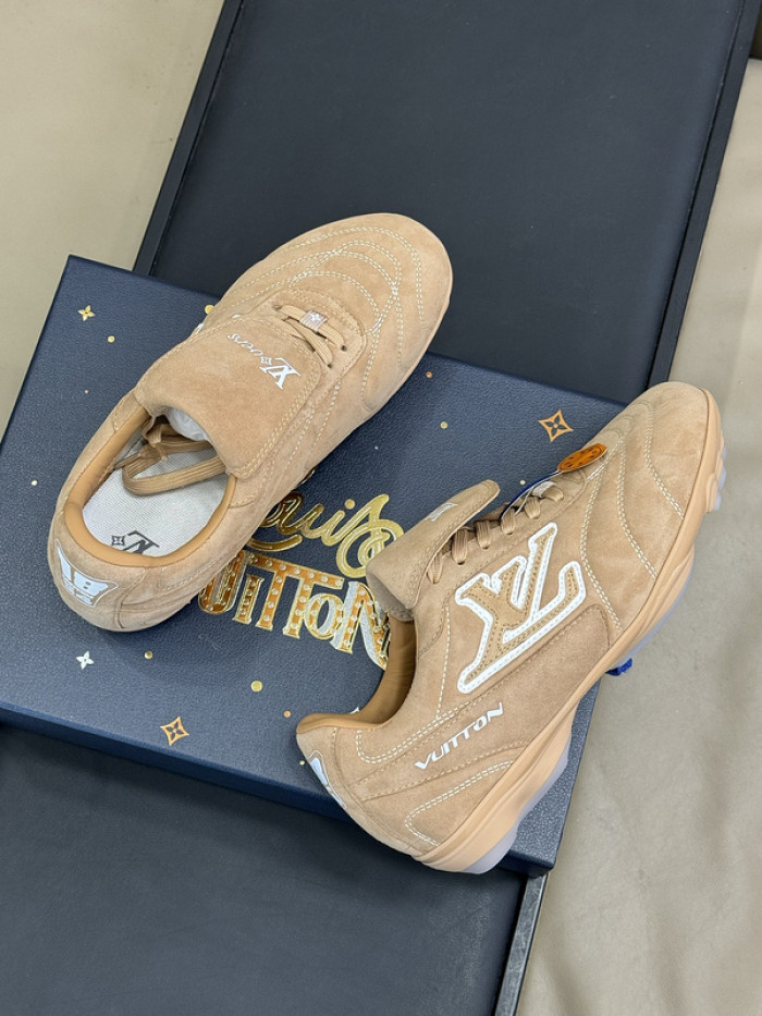 Lou1su1tt Footprint Soccer Beige