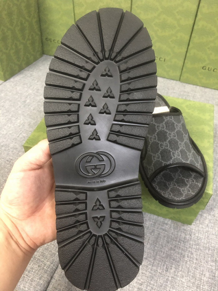 Gu66 SLIPPERS