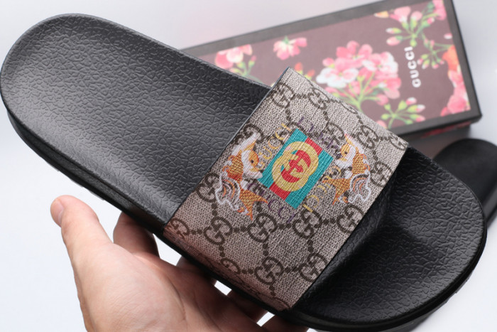 Gu66 SLIPPERS