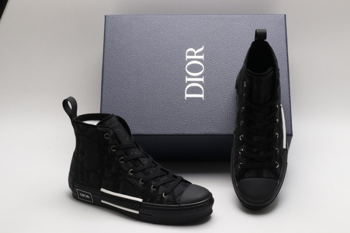 D10R B23 Oblique High Top Sneaker