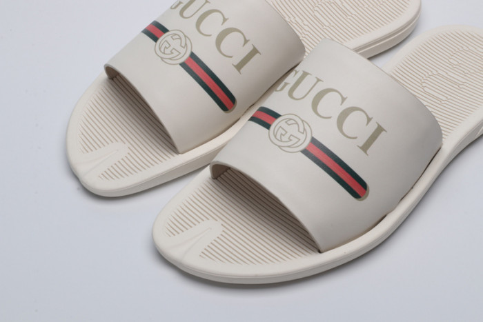 Gu66 SLIPPERS