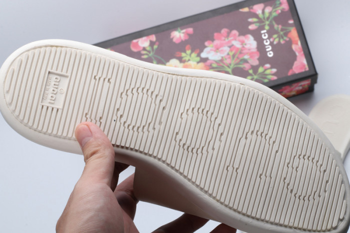 Gu66 SLIPPERS