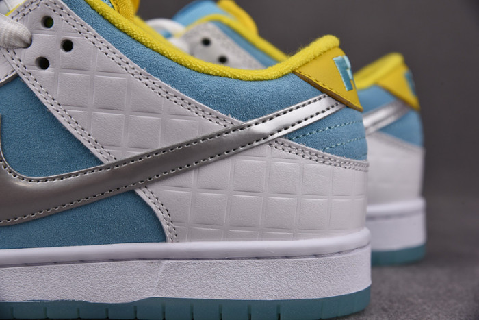 How the FTC x Nike SB Dunk Low DH7687-400
