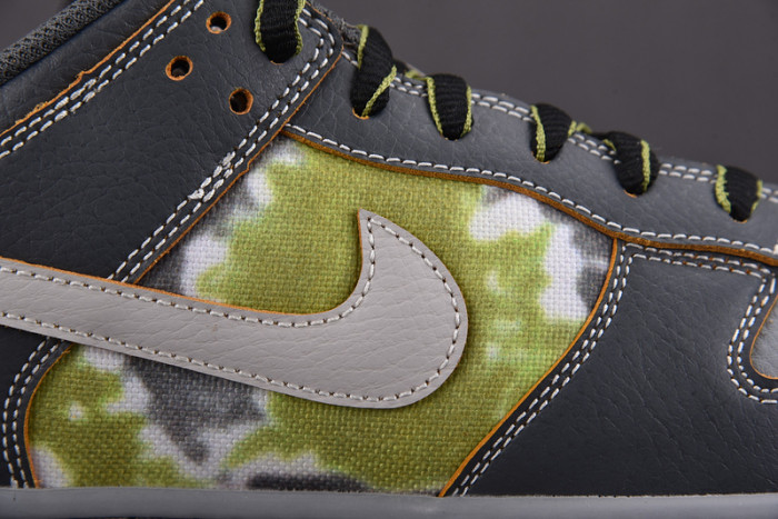 Nike SB Dunk Low HUF Wait, What!? (Friends and Family) FD8775-002