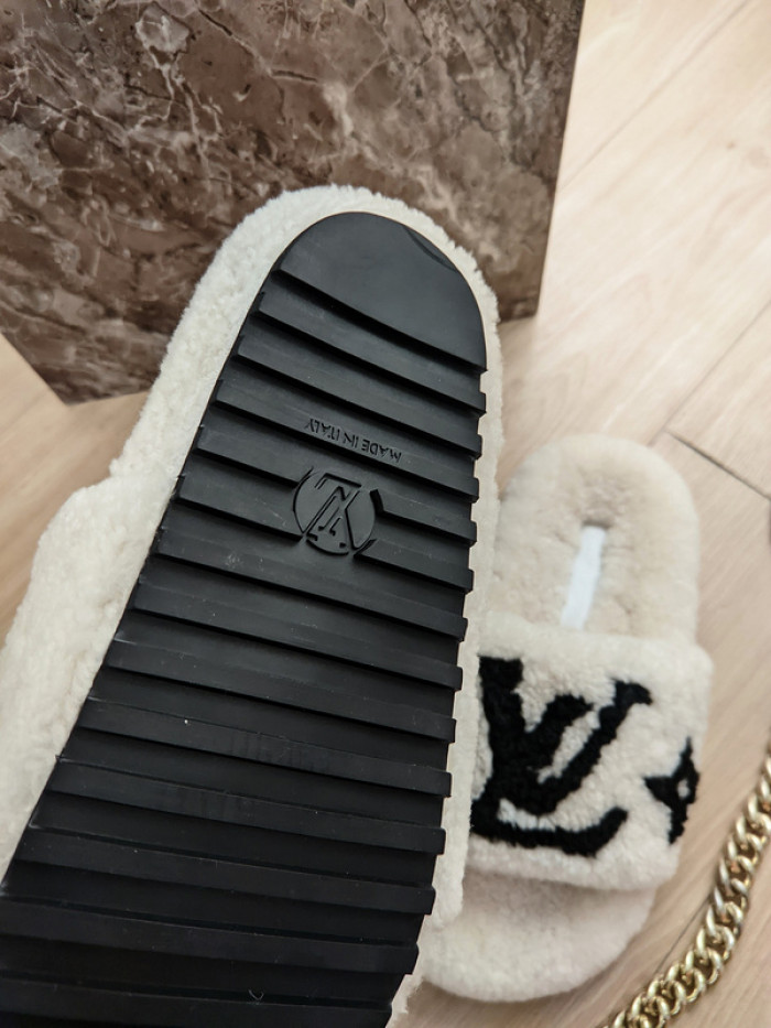 Lou1su1tt slides