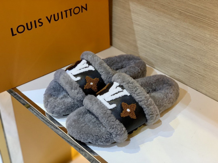 Lou1su1tt slides