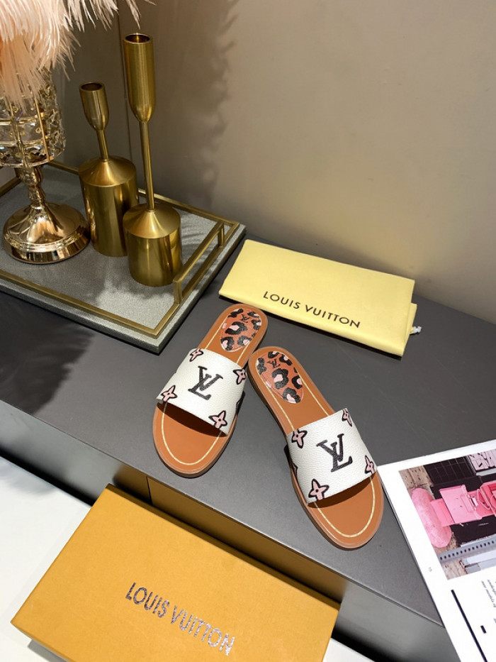Lou1su1tt slides