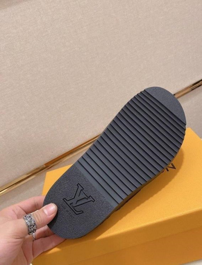 Lou1su1tt slides