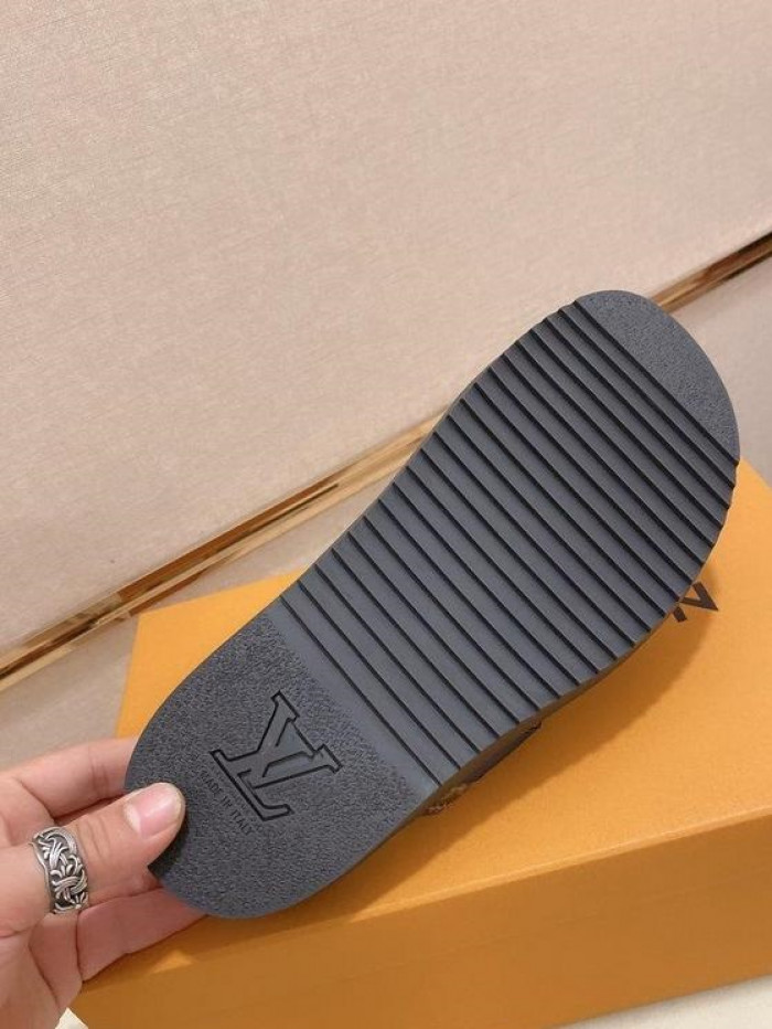Lou1su1tt slides
