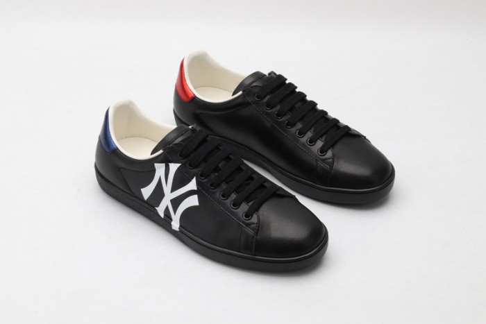Gu66 Ace Embroidered Low-Top Sneaker