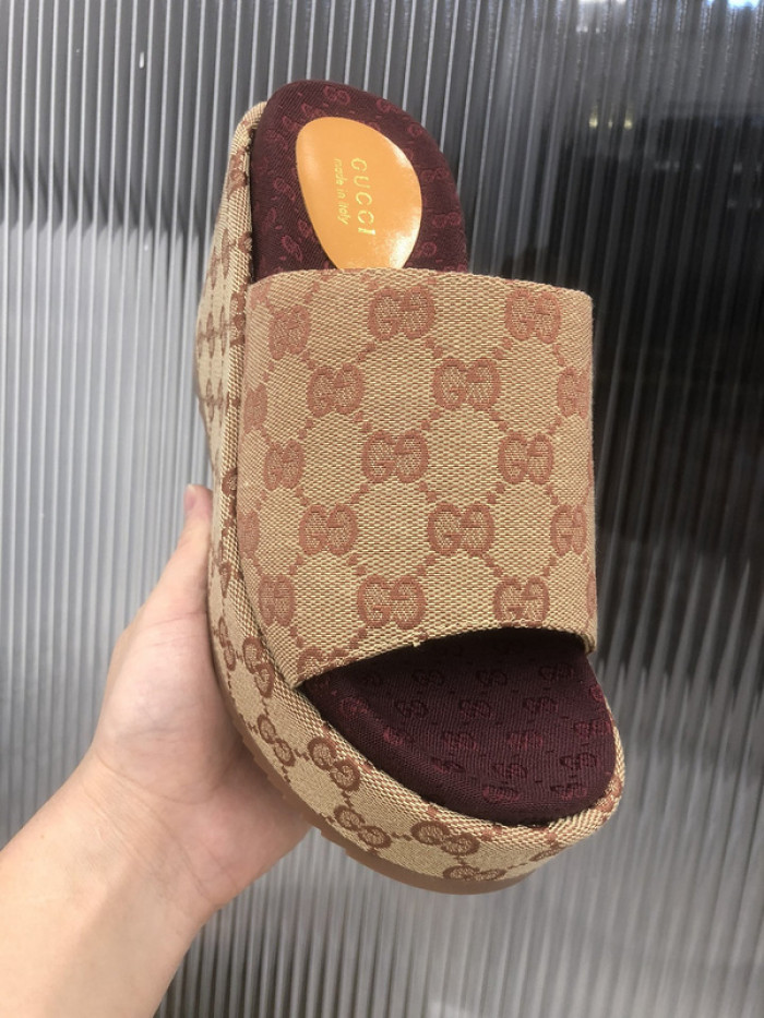 Gu66 SLIPPERS