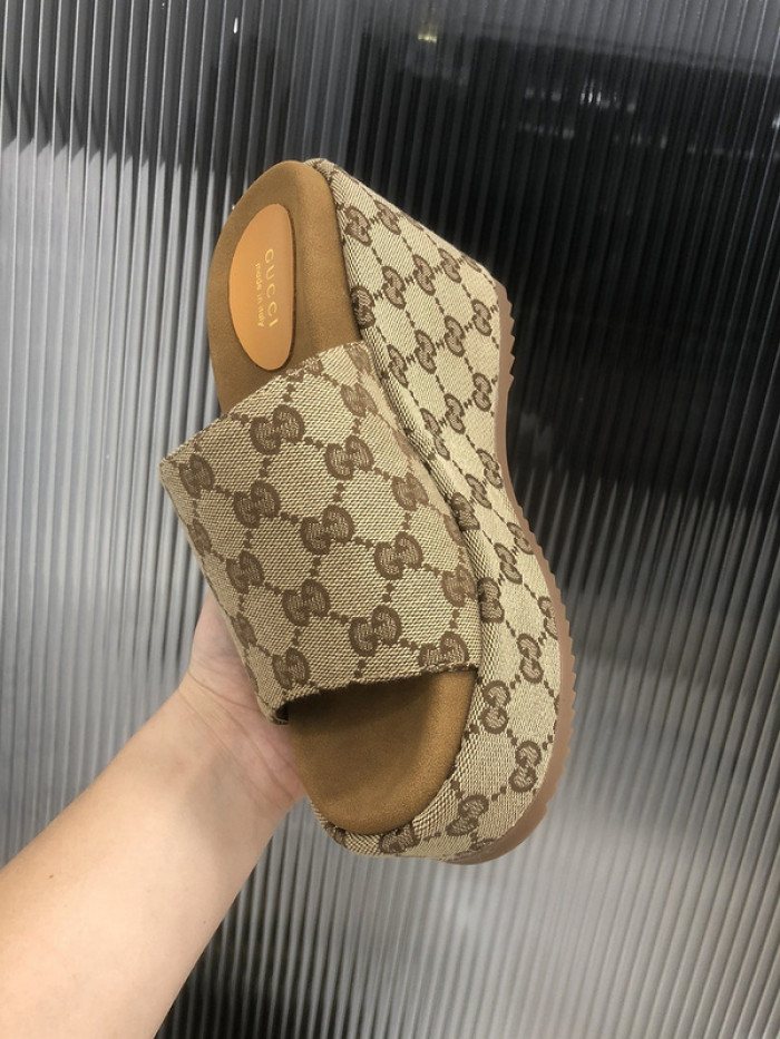 Gu66 SLIPPERS