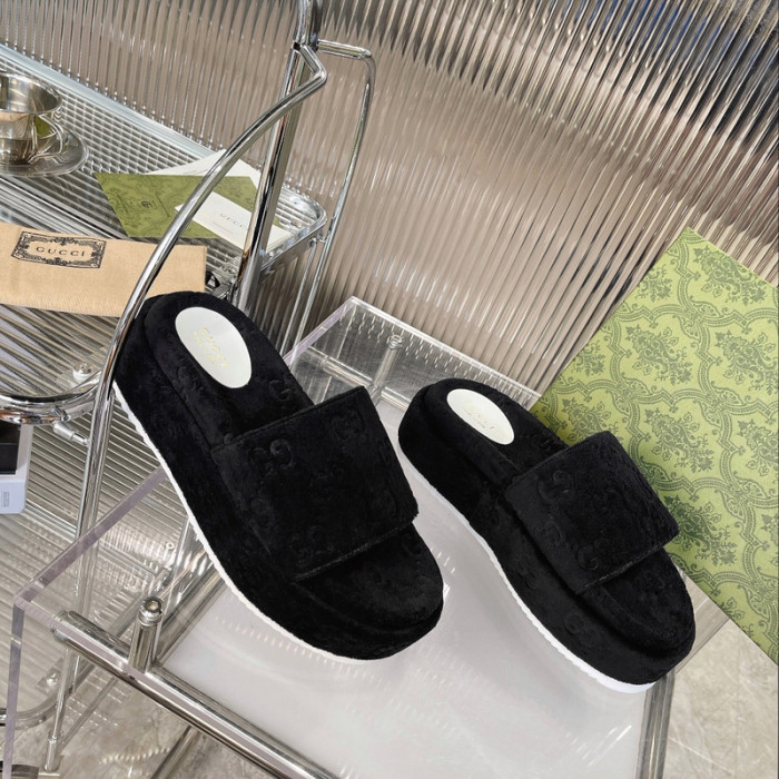 Gu66 SLIPPERS