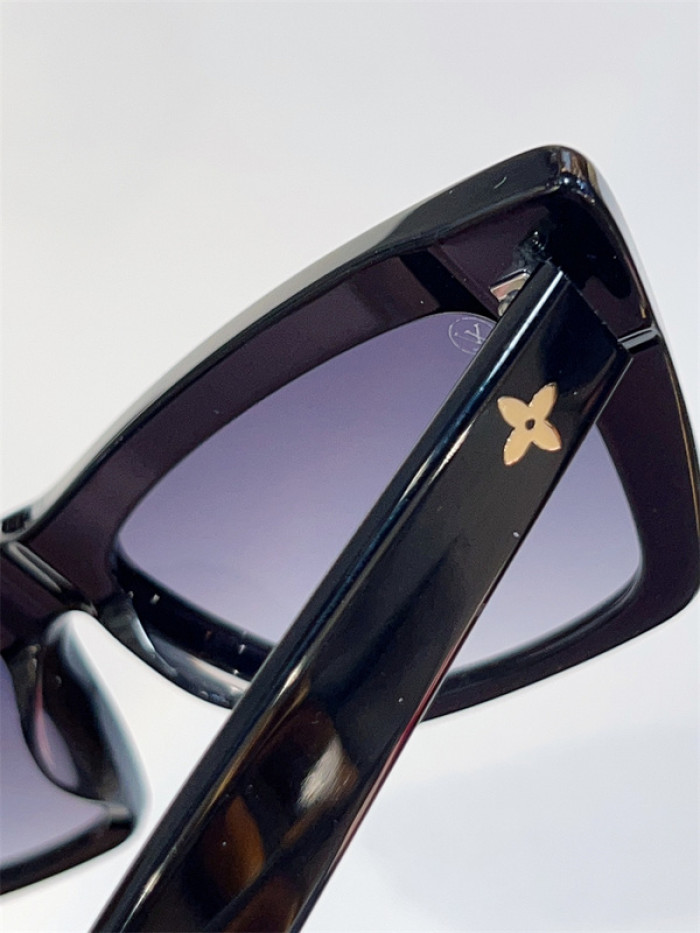 Lou1su1tt Sunglasses