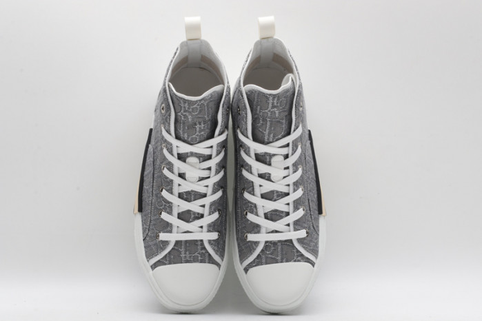D10R B23 Oblique High Top Sneaker