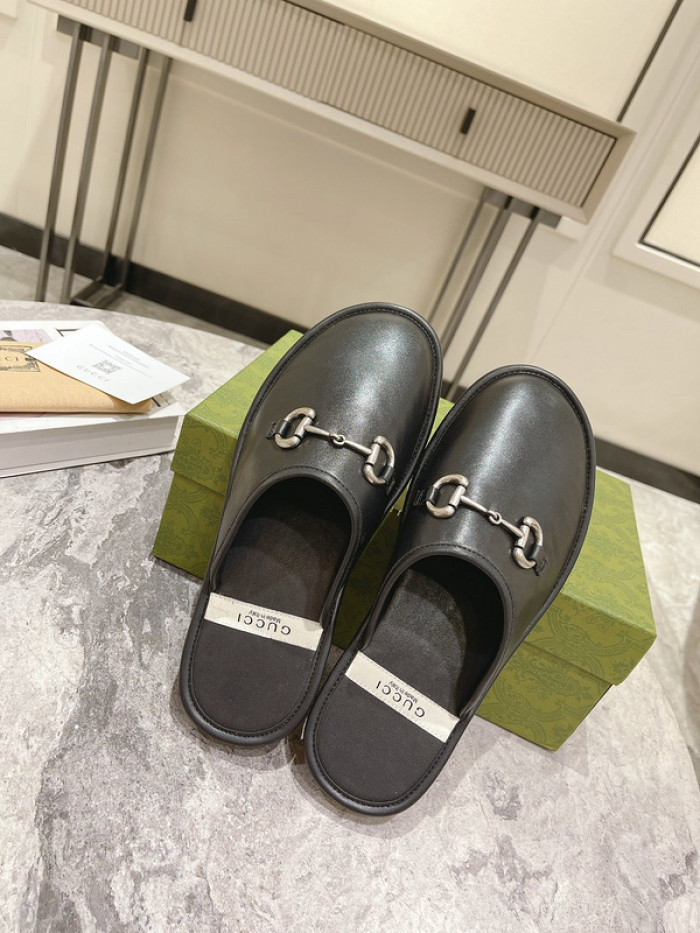 Gu66 SLIPPERS