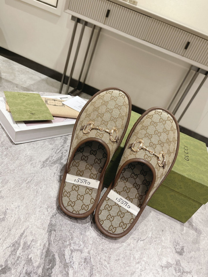 Gu66 SLIPPERS