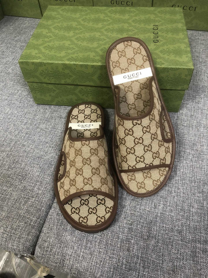Gu66 SLIPPERS