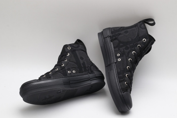 D10R B23 Oblique High Top Sneaker