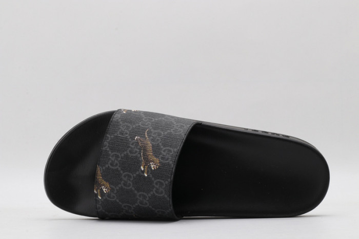 Gu66 SLIPPERS