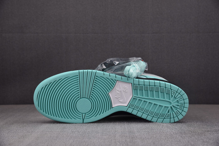 nike T*f*ny sb dunk low lobster bv1310-402