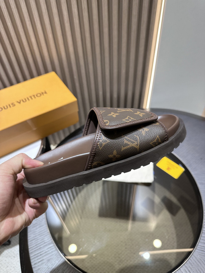Lou1su1tt slides