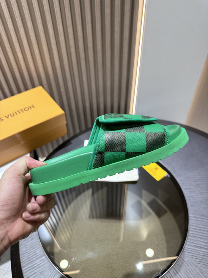 Lou1su1tt slides
