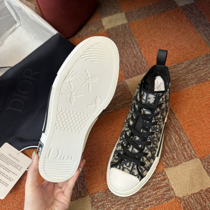 D10R B23 Oblique High Top Sneaker