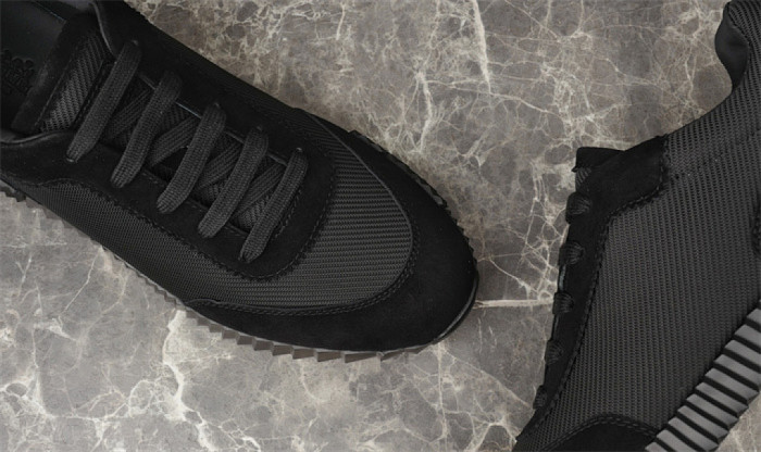 H**me5 Sneaker