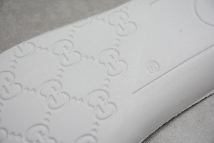 Gu66 ACE EMBROIDERED LOW-TOP SNEAKER