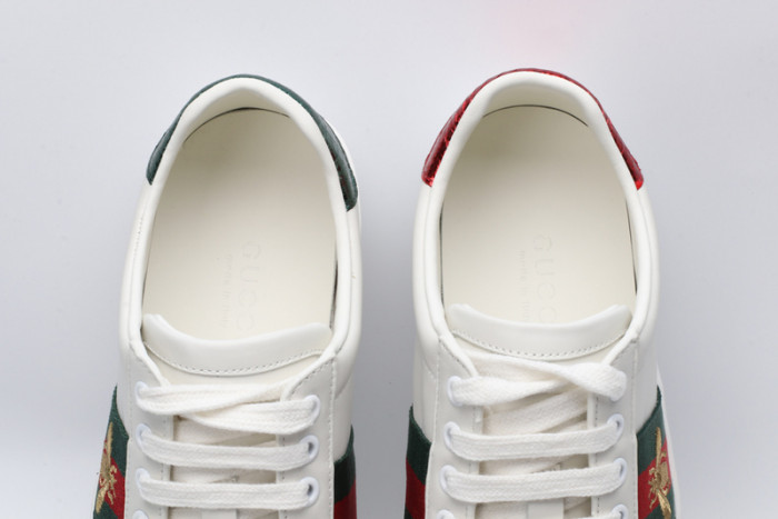 Gu66 Ace Embroidered Low-Top Sneaker white with bee