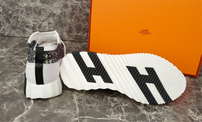 H**me5 Sneaker