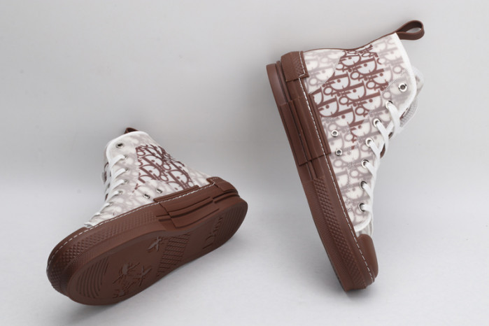 D10R B23 Oblique High Top Sneaker