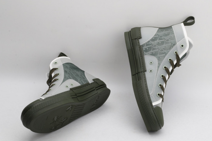 D10R B23 Oblique High Top Sneaker