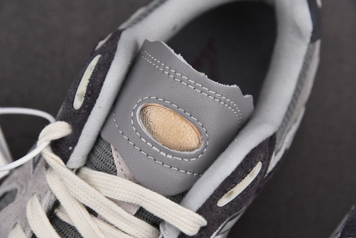 N3W BLANCE SNEAKER
