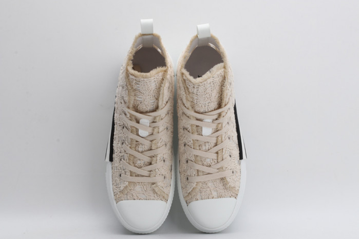 D10R B23 Oblique High Top Sneaker