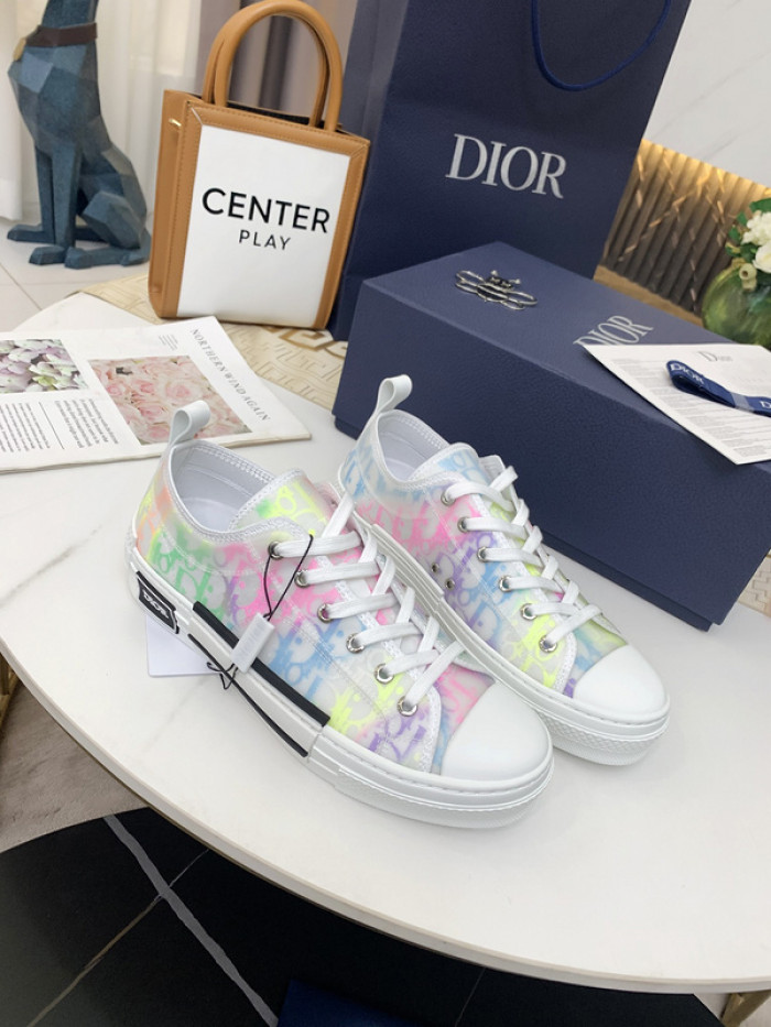 D10R B23 Oblique Low Top Sneaker