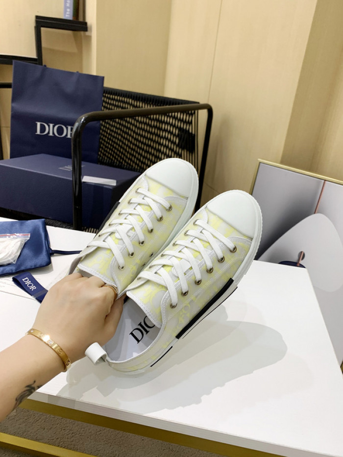 D10R B23 Oblique Low Top Sneaker
