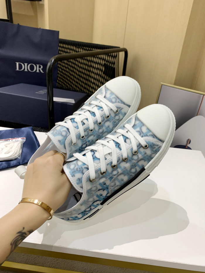 D10R B23 Oblique Low Top Sneaker
